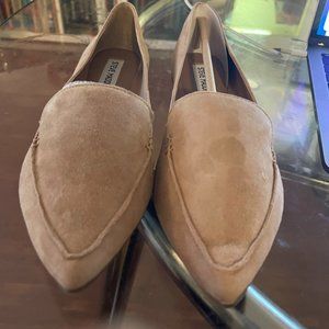 Steve Madden "Feather" Camel Suede" Size 8 (run small, probably a seven ) Tan